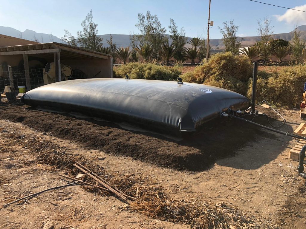 Flexitanq de 20.000 litros usado para el riego del invernadero